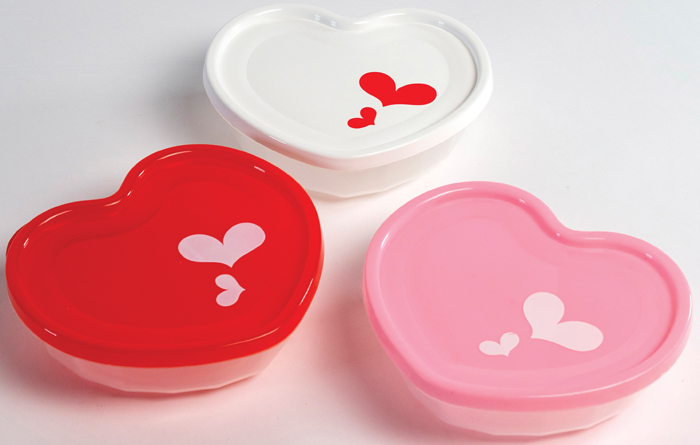G87244 7" x 6" x 2" Heart Shape Containers